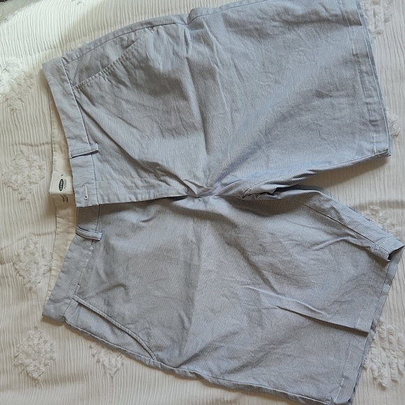 Old Navy Ultimate Slim Men's Shorts - Picture 1 of 4